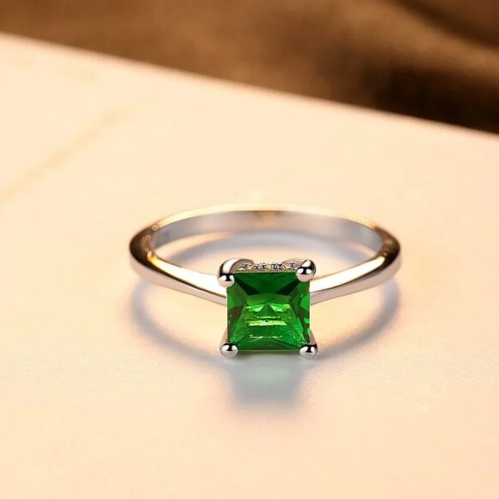 925 Silver CZ Green Ring Size 8-NWT Cubic Zirconia emerald color